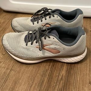 Womens Brooks Tennis Shoes